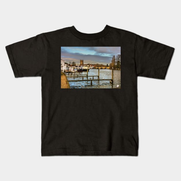 Henley on Thames Riverside in Oxfordshire Kids T-Shirt by IanWL